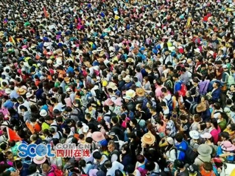 九寨沟景区连续8天超3万人逼近“限客量”