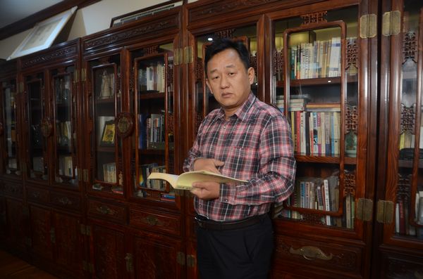 国家一级作家方舟近照。