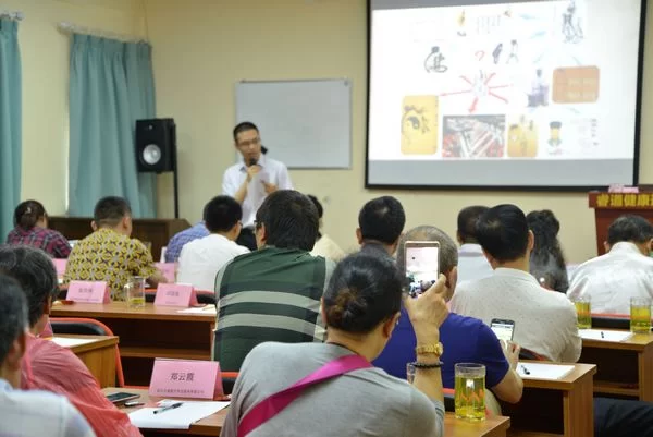 “国学之门·企业之道”国学助推企业发展交流会在蓉圆满举行(图6) 北京大学传统文化发展基金管委会副主任王欢