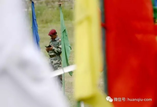 记者抵近不丹一侧军事重镇 目击印军车队集结(图11)