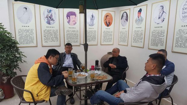 党建引领 四“动”同步 崇州崇平镇着力构建基层治理体系(图3) 乡贤座谈会