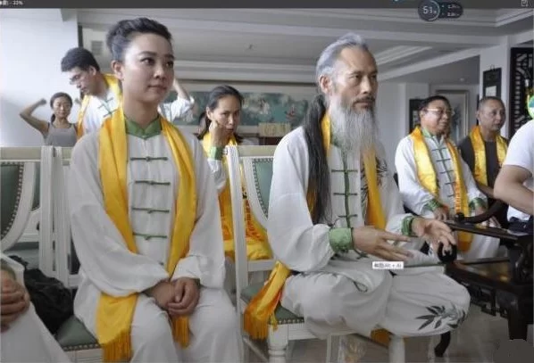 陈红涛教授《经络与人体"核反应堆"》功法讲座获中外专家学者赞誉(图7) 少老同堂,习练健康功法