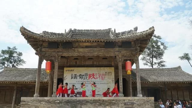 陕西白鹿原影视城两周年庆典暨第二届欢乐之夏忙罢会启幕(图4) 陕西白鹿原影视城两周年庆典暨第二届欢乐之夏忙罢会启幕(图4)