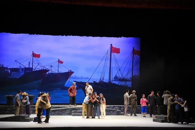 琼音隽美演绎南海题材,琼剧《祖宗海》进京演出获观众好评(图1) 琼音隽美演绎南海题材,琼剧《祖宗海》进京演出获观众好评(图1)