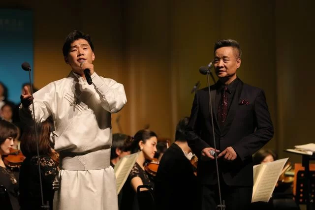 青岛海洋国际音乐季,阎维文民族声乐大师班师生音乐会成功上演(图5) 青岛海洋国际音乐季,阎维文民族声乐大师班师生音乐会成功上演(图5)