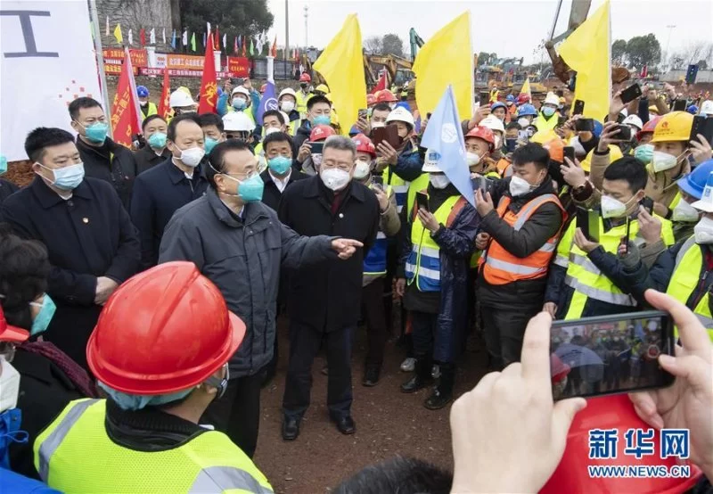 李克强到湖北武汉考察指导新型冠状病毒感染肺炎疫情防控工作(图2) (时政)(2)李克强到湖北武汉考察指导新型冠状病毒感染肺炎疫情防控工作