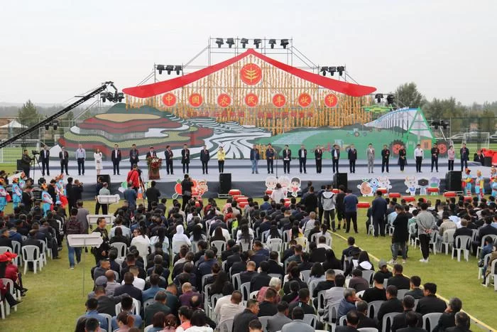 展现丰收画卷 共享丰收果实——陕西榆阳2020年"中国农民丰收节"举办(图1) 展现丰收画卷 共享丰收果实——陕西榆阳2020年"中国农民丰收节"举办(图1)