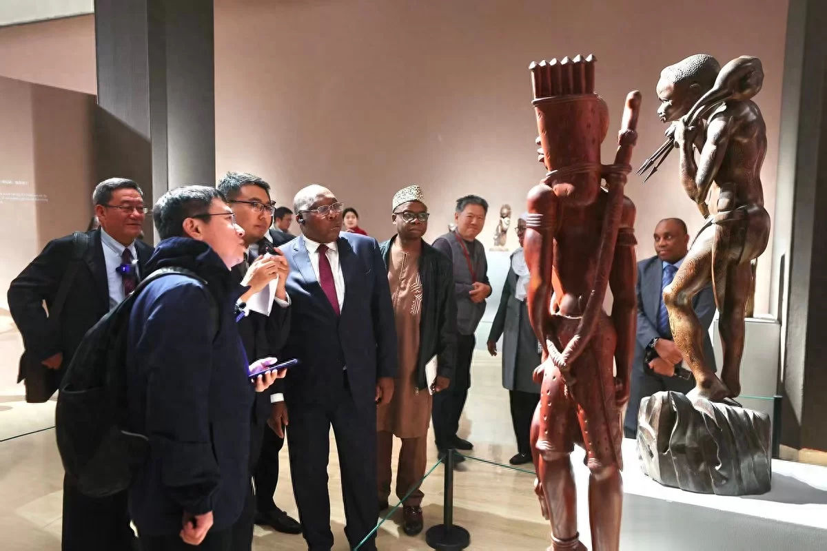 “文明互鉴·木载万象——中国美术馆藏非洲木雕展”开幕(图1) “文明互鉴·木载万象——中国美术馆藏非洲木雕展”开幕(图1)